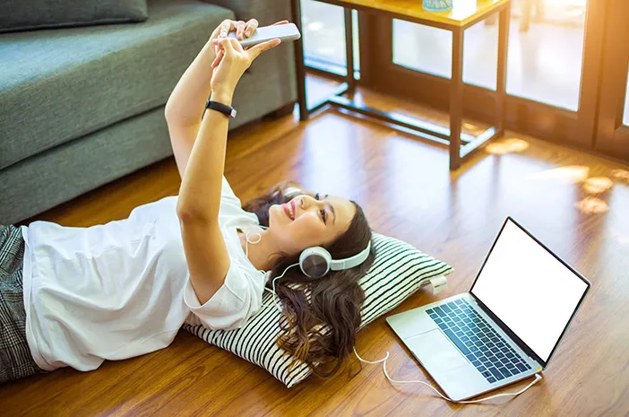 Me Time di Era Serba Cepat: Cara Menjaga Keseimbangan Emosi di Tengah Tuntutan Hidup Me Time di Era Serba Cepat: Cara Menjaga Keseimbangan Emosi di Tengah Tuntutan Hidup