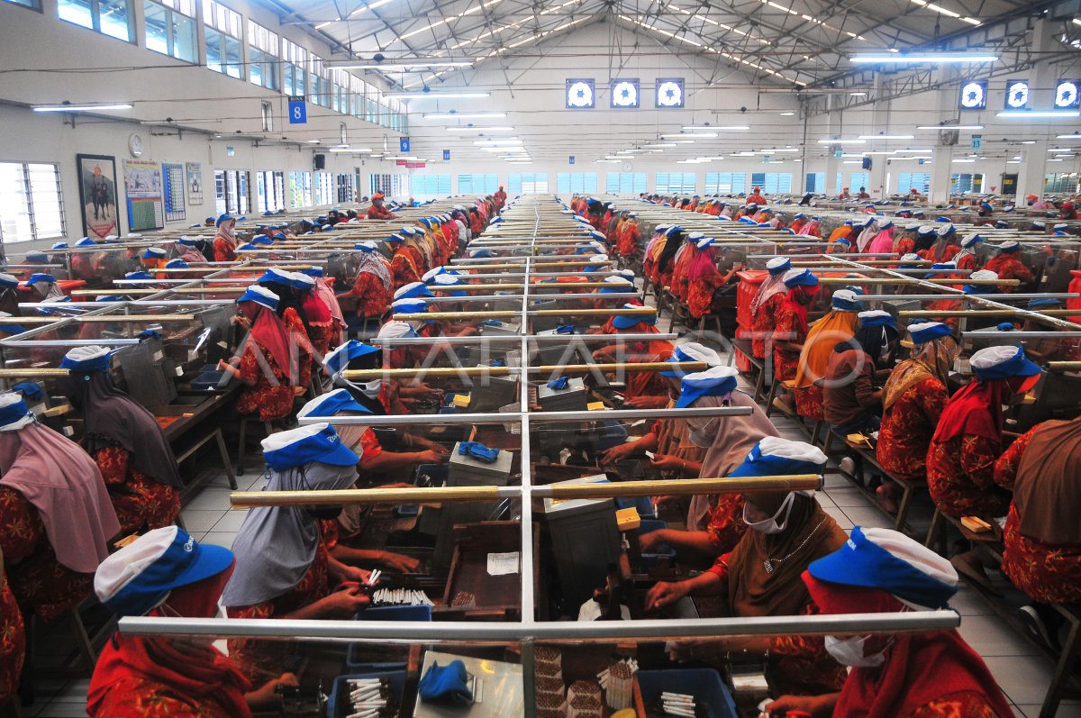 Rokok Makin Mahal, Pekerja Mulai Gelisah: Ancaman PHK Bayangi Industri Tembakau Rokok Makin Mahal, Pekerja Mulai Gelisah: Ancaman PHK Bayangi Industri Tembakau